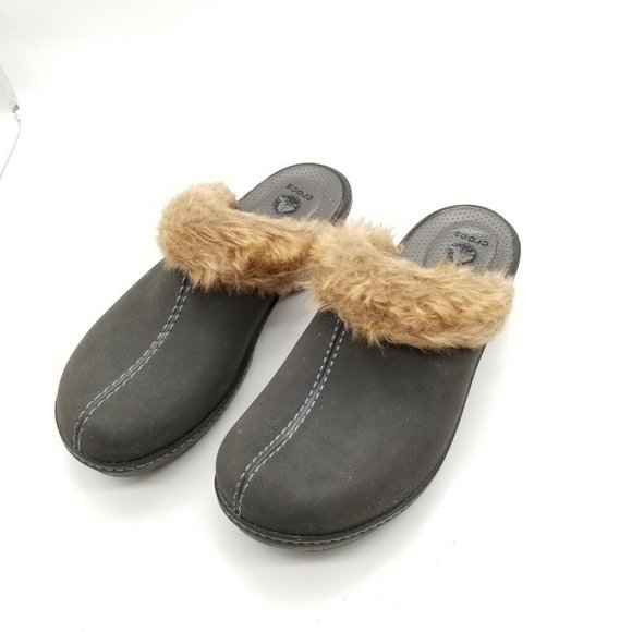 crocs cobbler fuzz clog